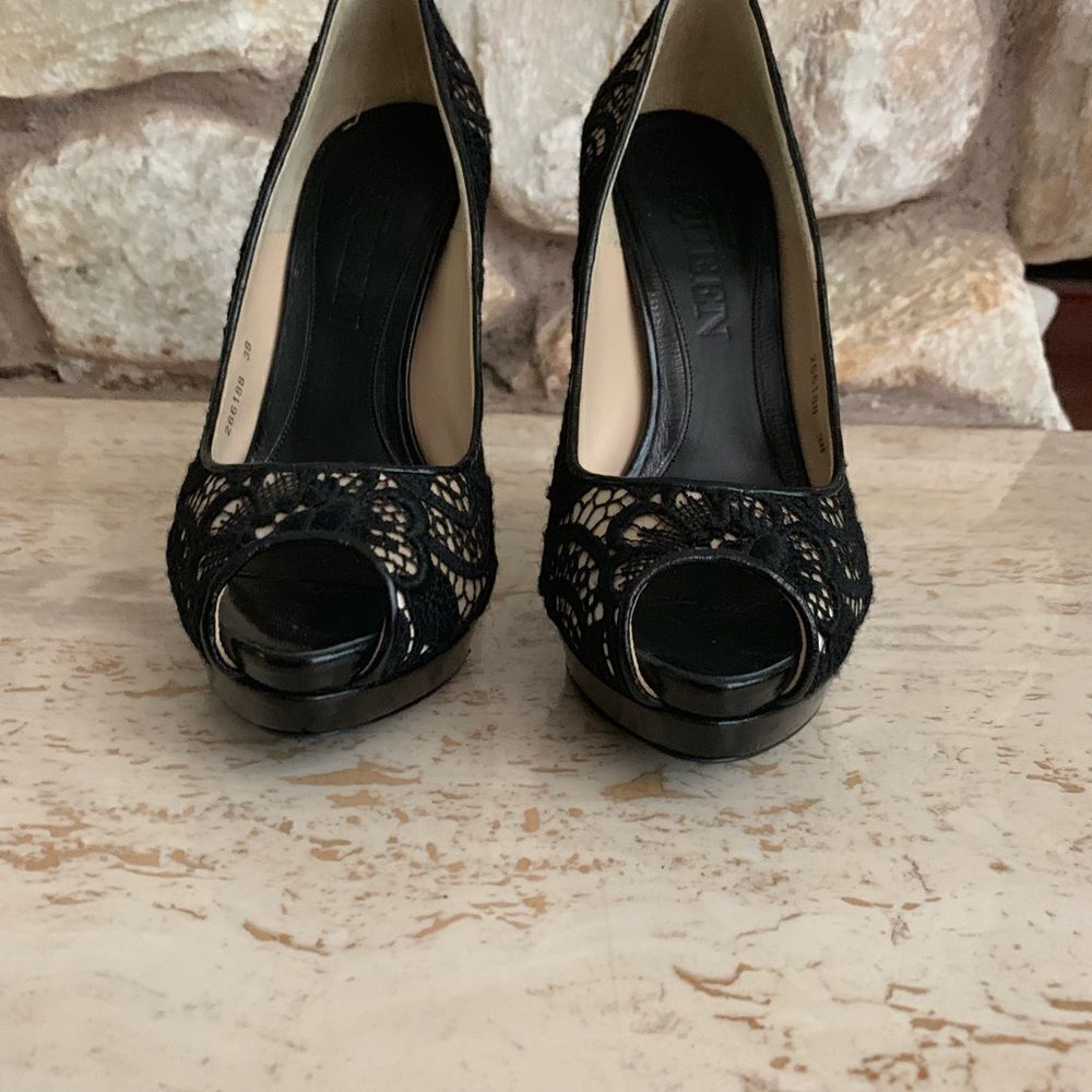 Alexander McQueen Orchid Lace peep toe pumps - Picture 5 of 8